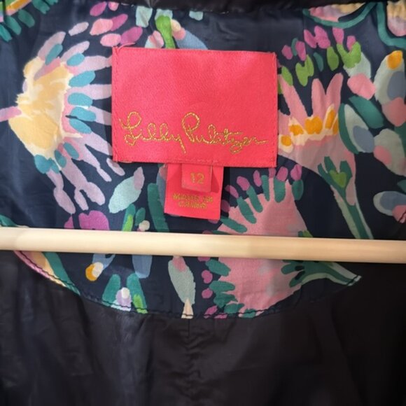 Lilly Pulitzer beautiful size 12 navy blue puffer jacket - Picture 2 of 14